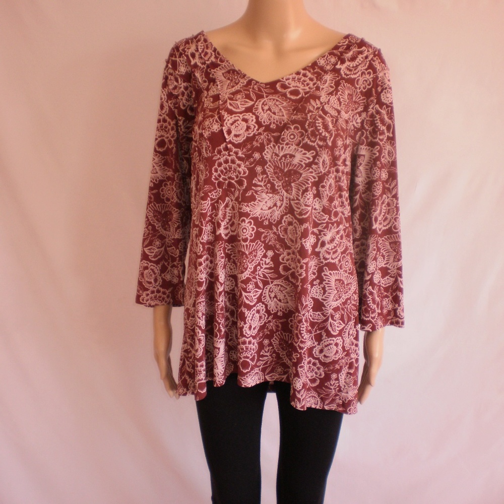 Apostrophe Stretch ¾ Sleeve V-Neck Blouse
