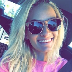 Meet your Posher, Claire