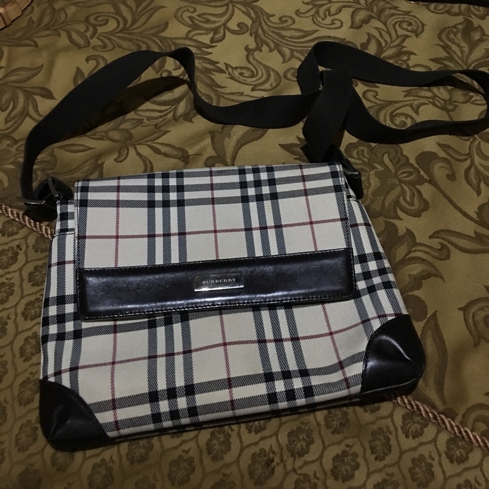 Shoulder bag ... old and used but Authentic..