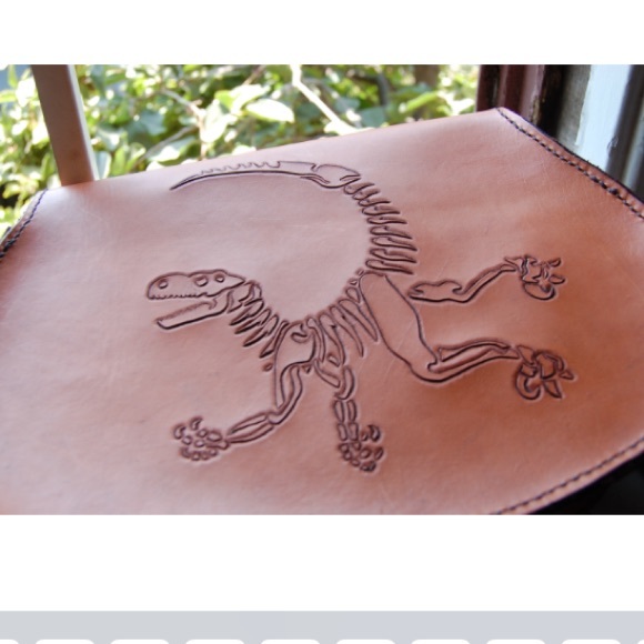 SOLD Jurassic park purse dinosaur t-Rex leather - Picture 5 of 7