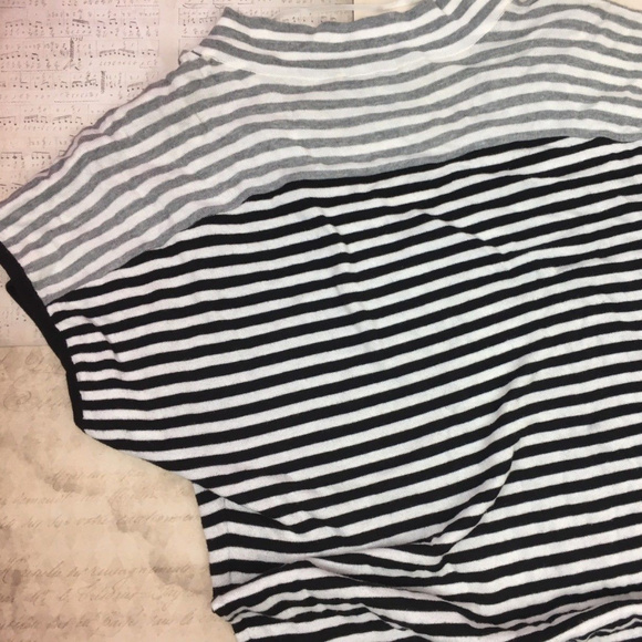 BCBG Generation Tunic Striped V Neck Knit Dolman - Picture 5 of 6