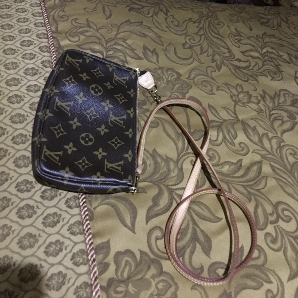 LV cross body Authentic Authentic Made in USA