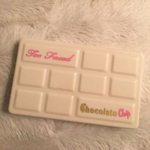 Too Faced White Chocolate Chip Palette🍫