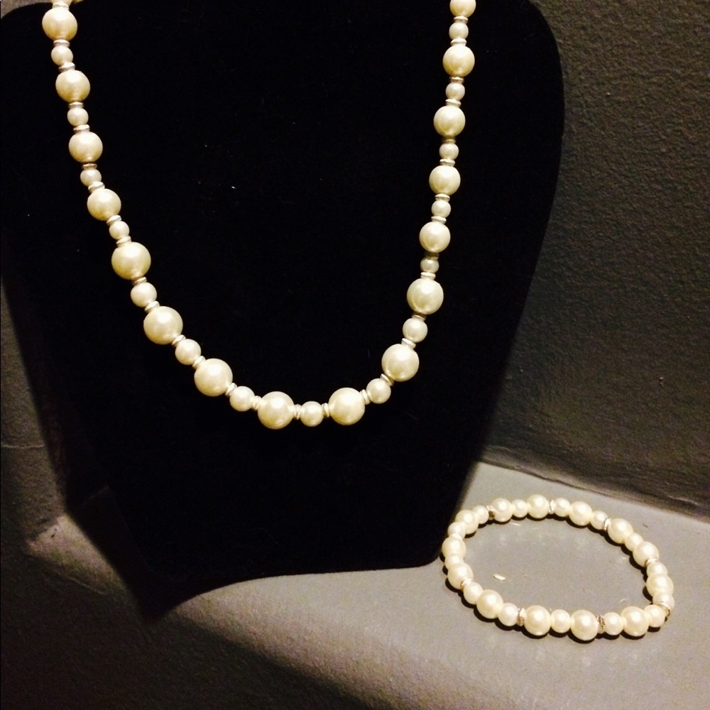 22inch pearl necklace and bracelet