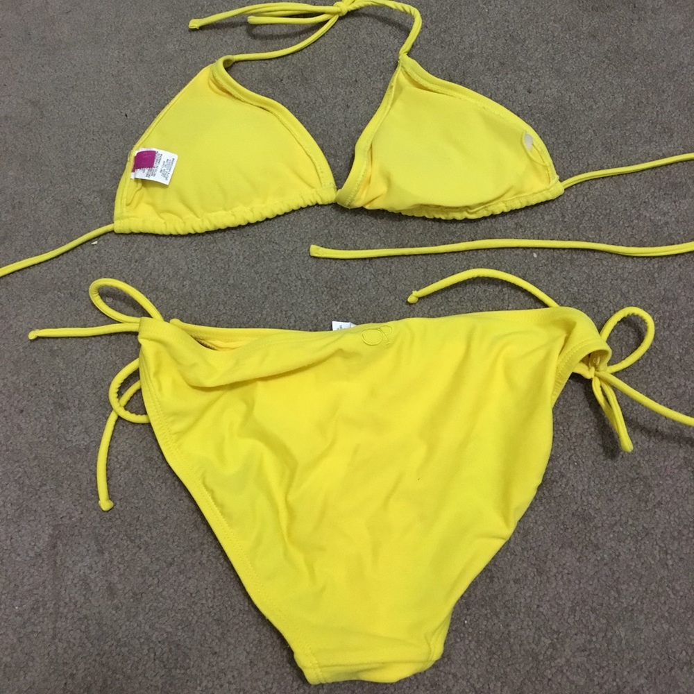 Bikini - Picture 2 of 2