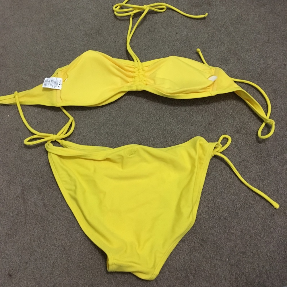 Bikini - Picture 2 of 2
