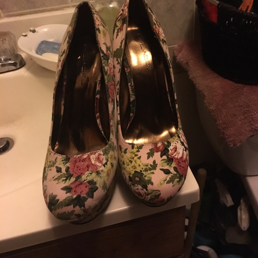 C label shoes