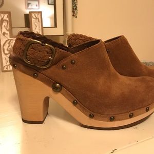 UGG AUSTRALIA Dark Chestnut Dafni Clog Size 9