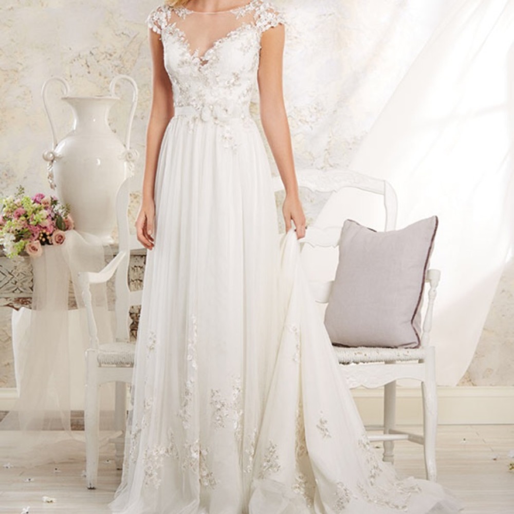 Alfred Angelo White Wedding Dress With Lace