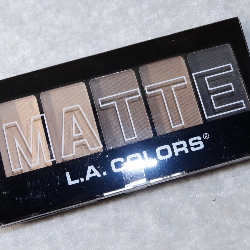 L.A. Colors Matte Eyeshadow Palette Nude Suede