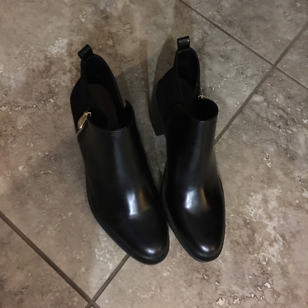 Zara boots new ..