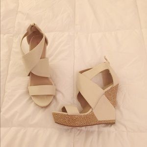 ⚡️3 FOR $20⚡️Just Fab Taupe Summer Wedges