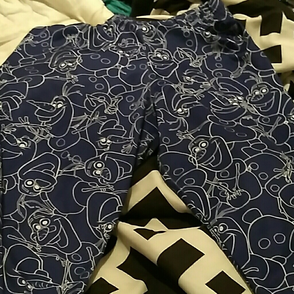 Size medium like new olaf leggings