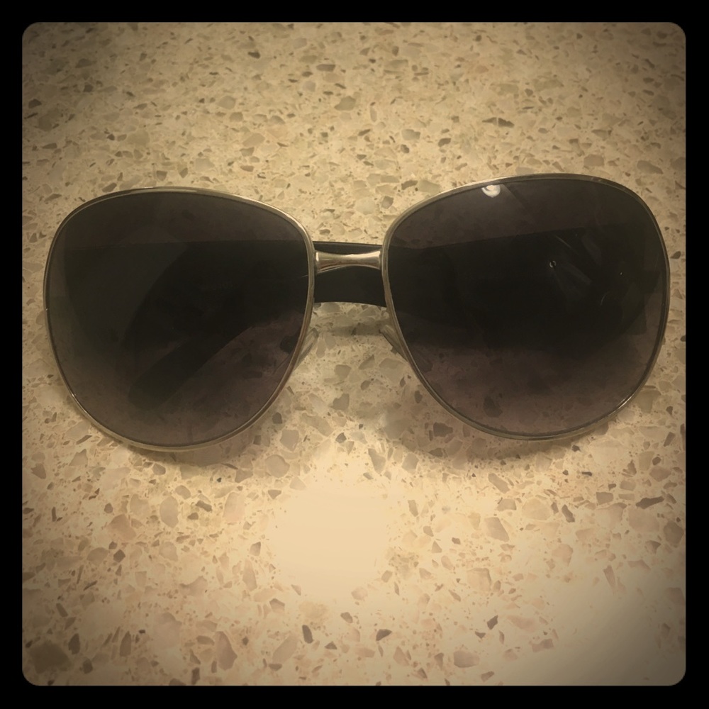 Purple sunglasses with studded temple