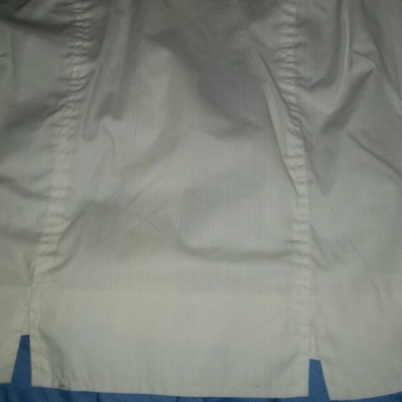 Small sleeveless and collarless button down all - Picture 2 of 3