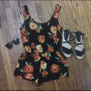 Floral sleeveless romper Size Small