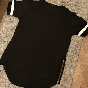 NWOT THREAD WORKSHOP Men's Black Zip Long Tail Tee