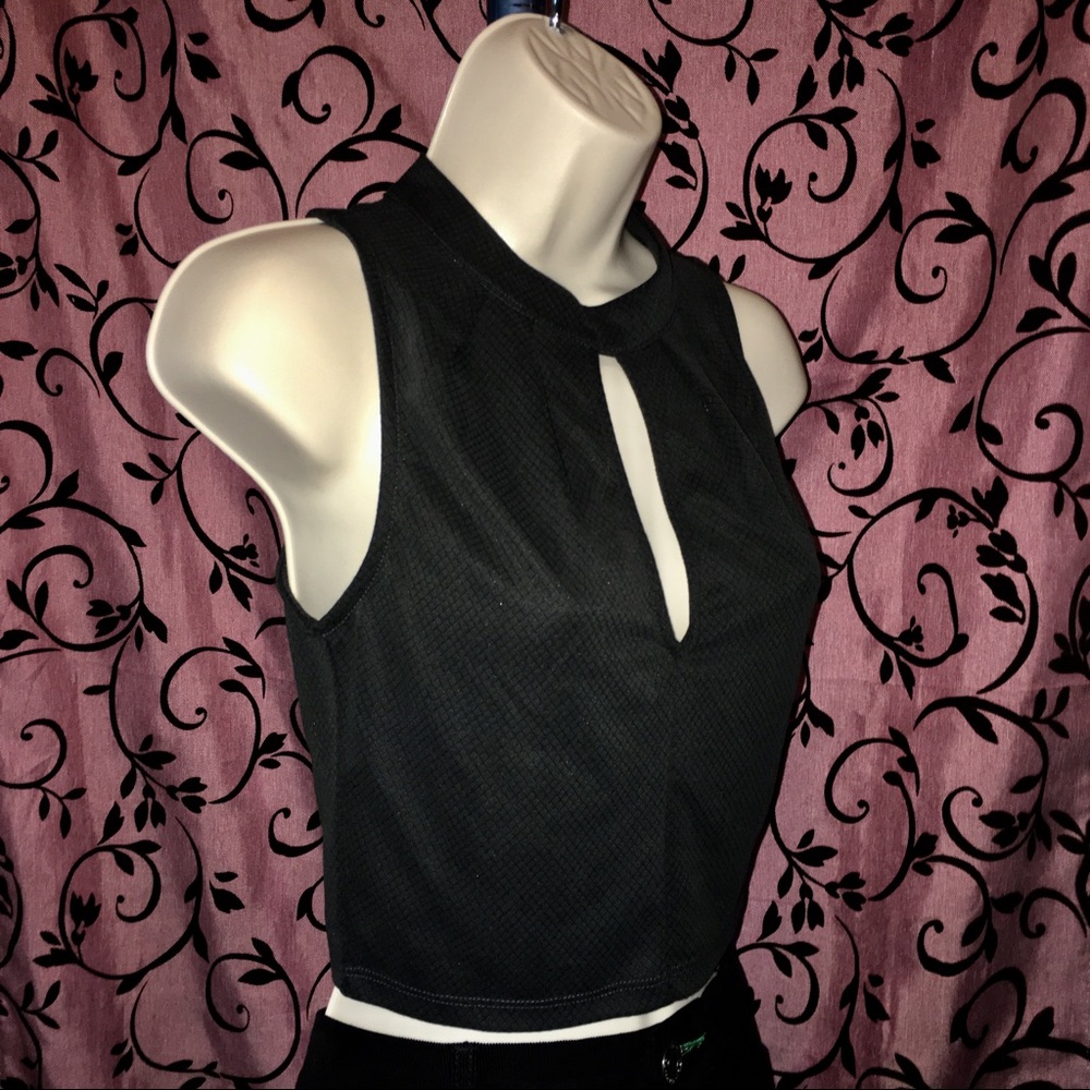 Silence + Noise Black Keyhole Crop Top Tank siz XS
