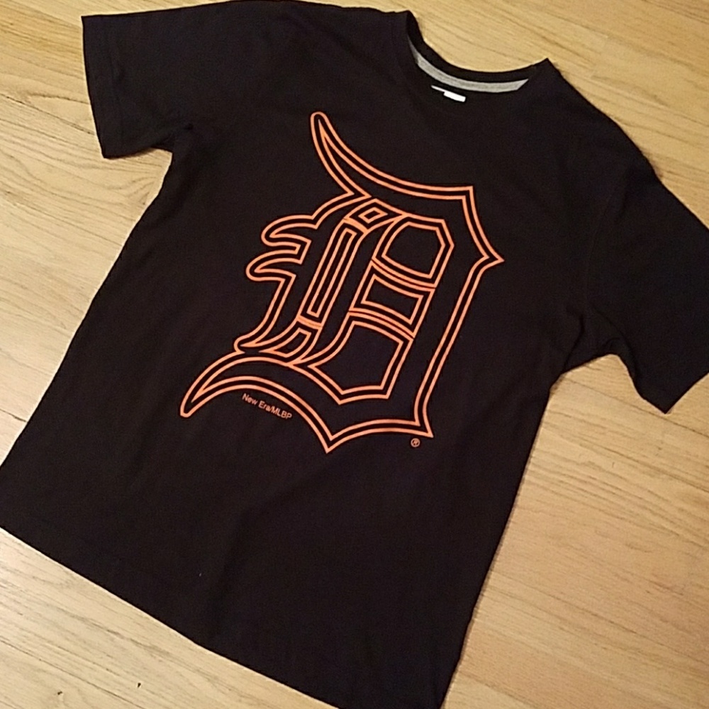 New Era Detroit Tigers Old English D Tee Shirt L