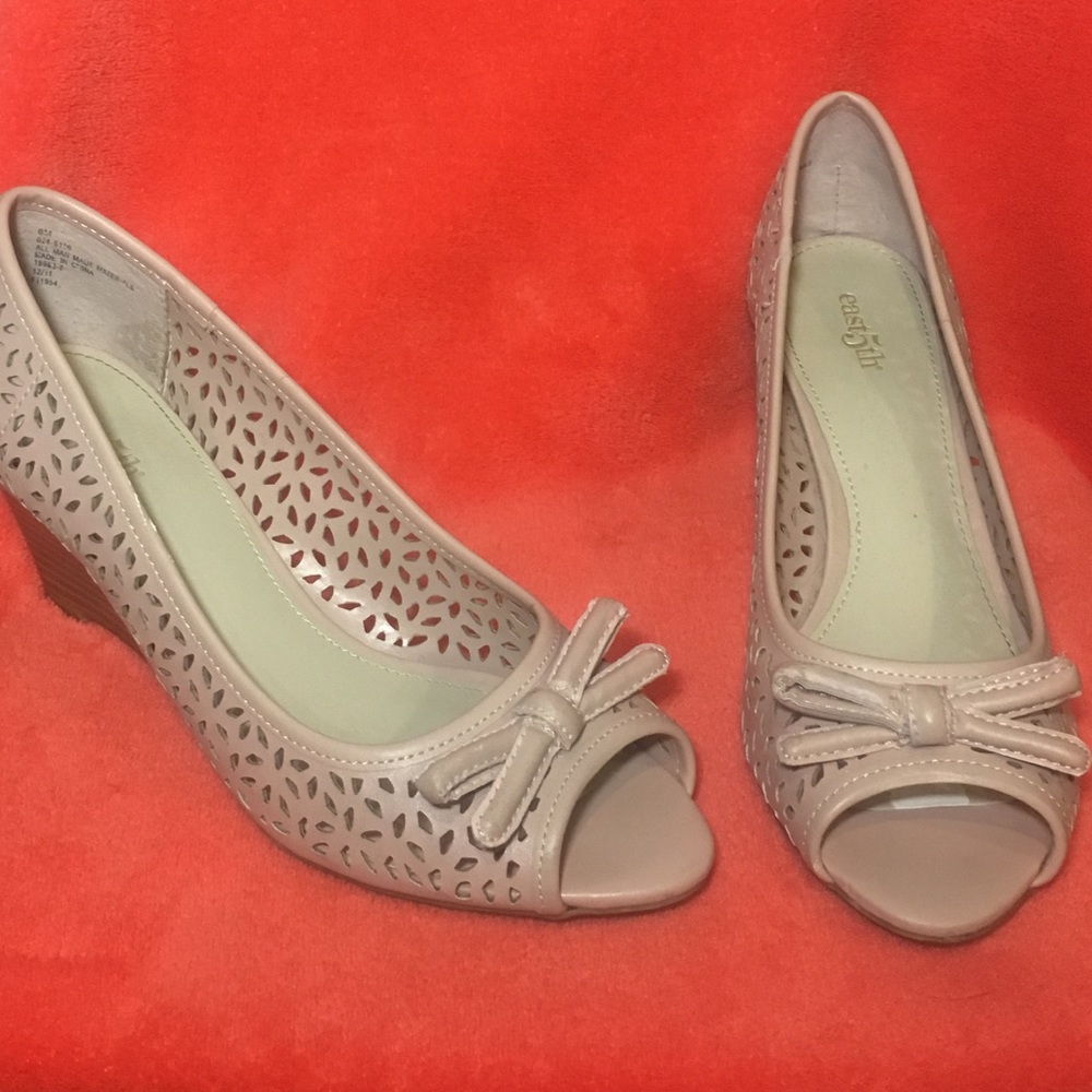 Pink/Nude Cutout Bow Wedges - East 5th