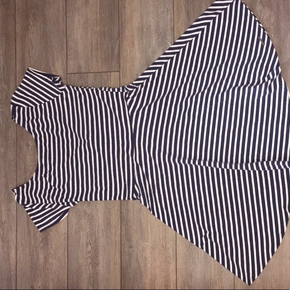 Cute white and navy blue opened back A&F dress