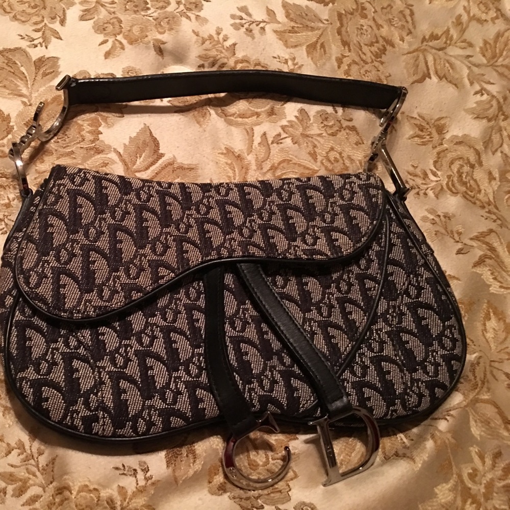 CD  Saddle handbag 👜