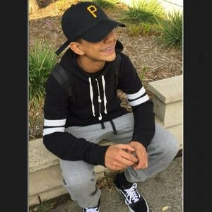 Meet your Posher, Efrain