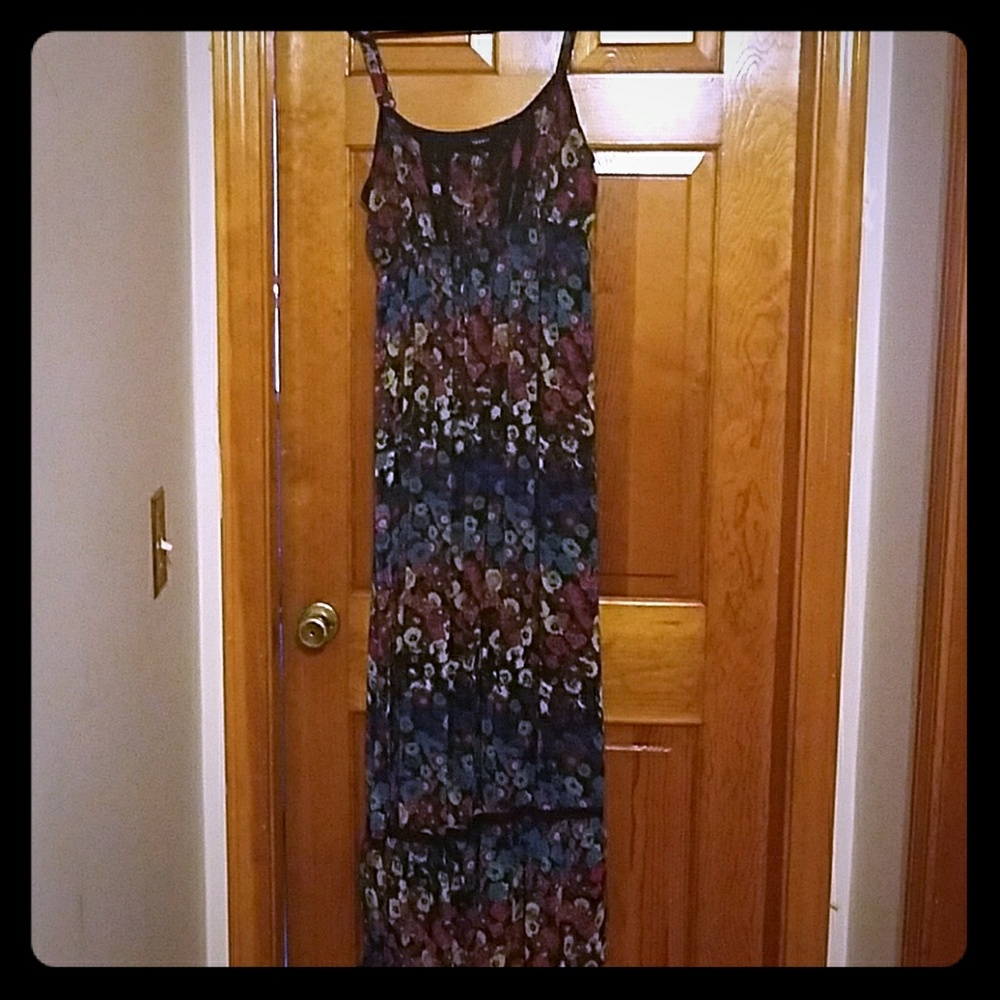 Gorgeous tiered floral maxi dress!