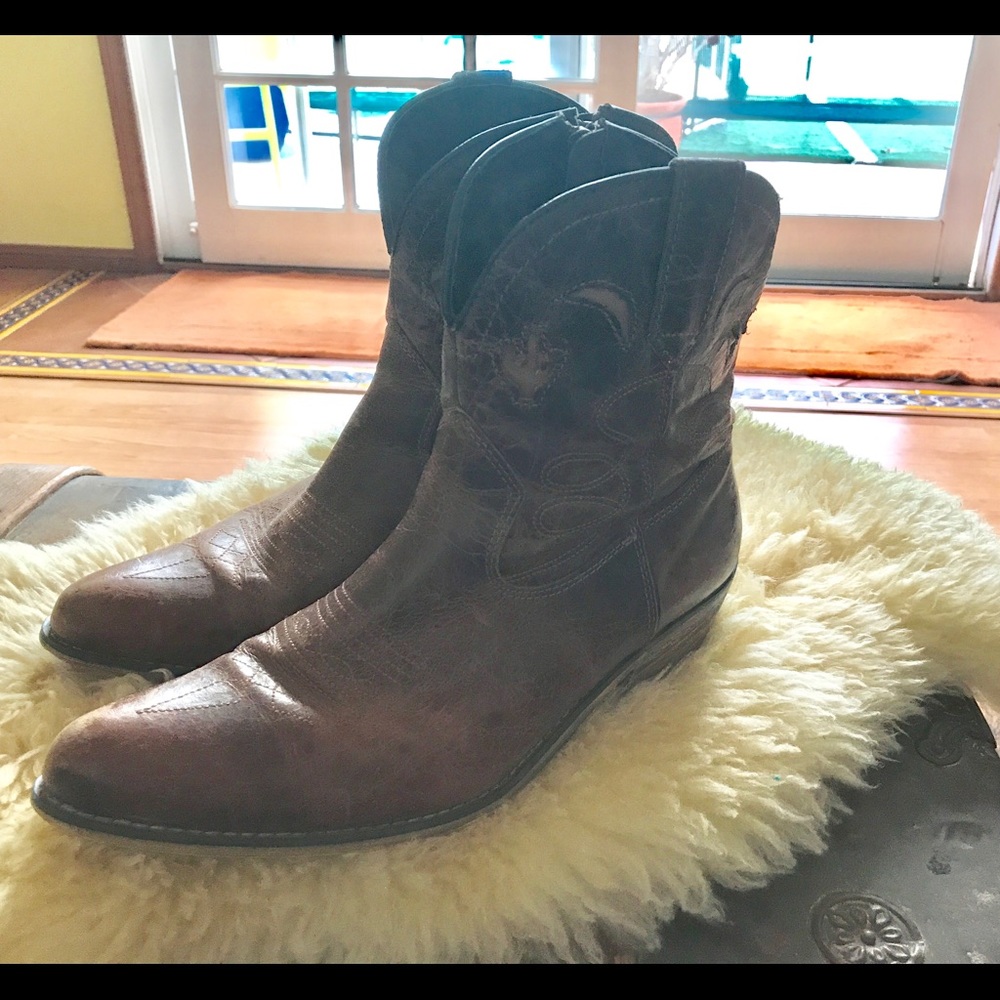 Dingo women's adobe rose short ankle cowgirl boots