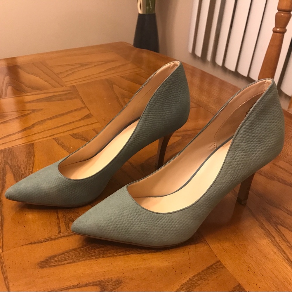 Turquoise Pumps!