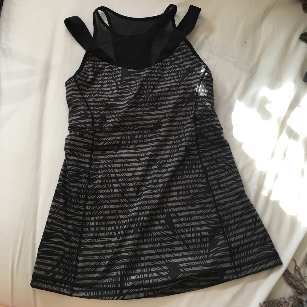 [SOLD] NWOT Lululemon top size 2