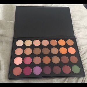 Jaclyn HIll favorite pallet!
