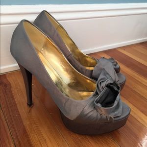 Liliana gray platform pumps with bow detail