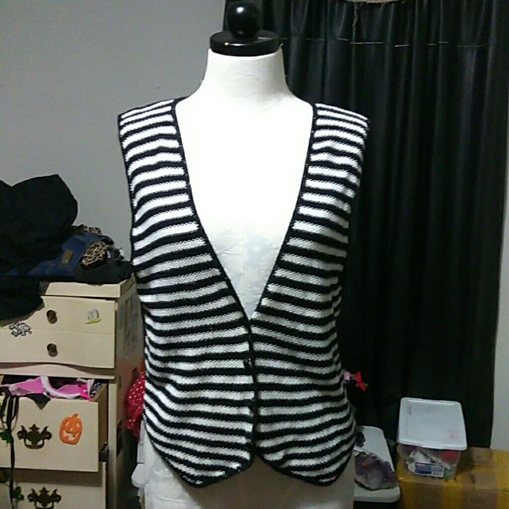 Lightly loved women's b&w striped vest M