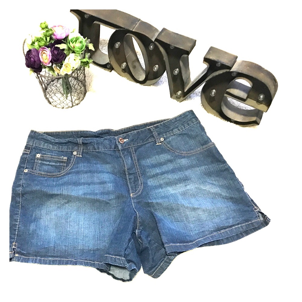 Stretch denim shorts
