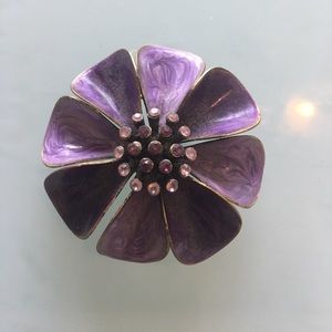 Banana Republic: Brooch