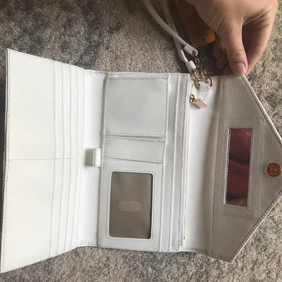 Amazon.com: Tory Burch Women Tory Burch Wristlet - BRAND NEW