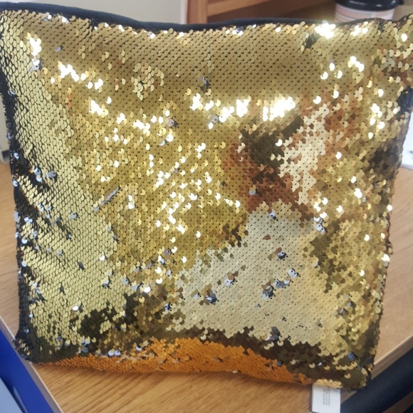 NWOT, Gold and Black sequins pillow - Picture 1 of 2