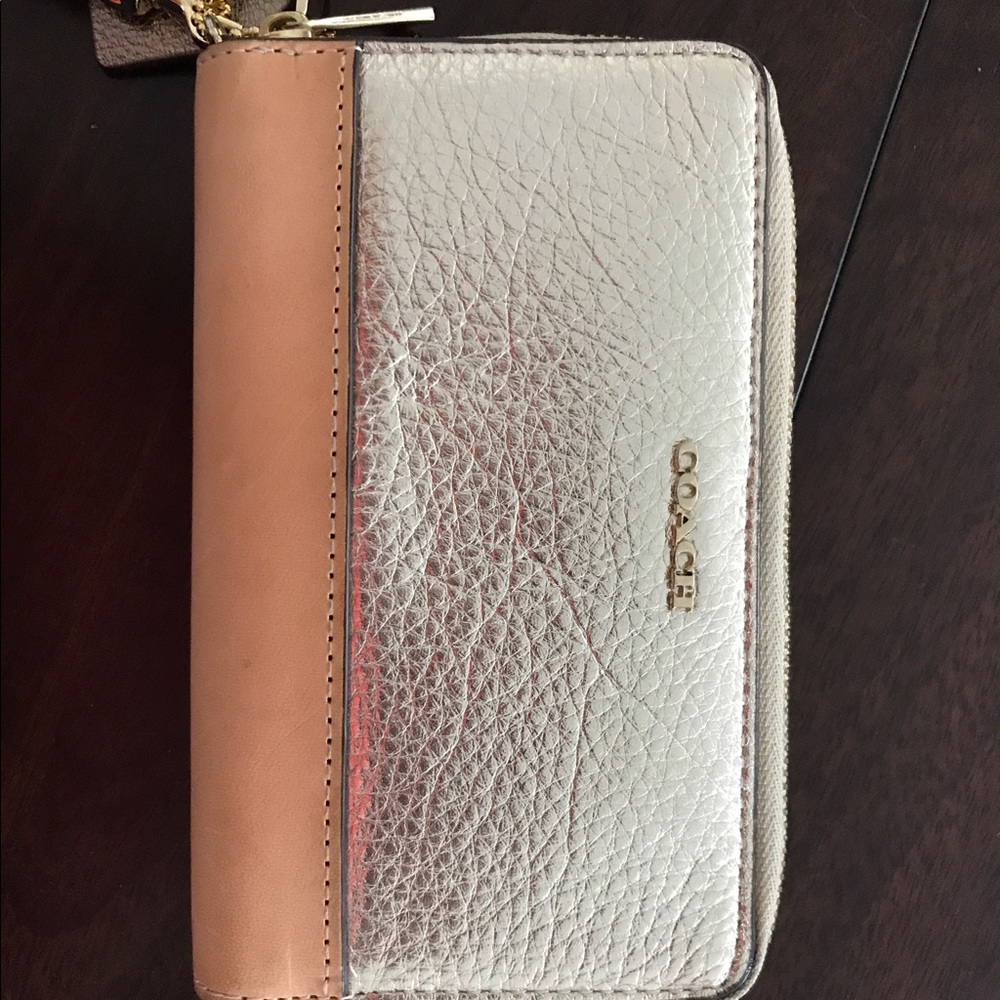 Like new HTF Coach metallic zippered wristlet