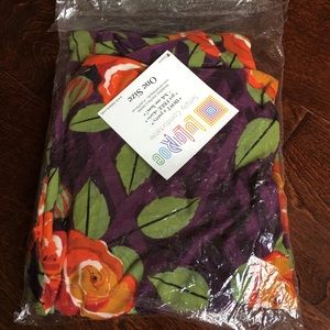 LuLaRoe OS Leggings HTF Trellis Roses