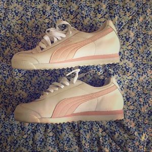 Throw back Puma sneakers