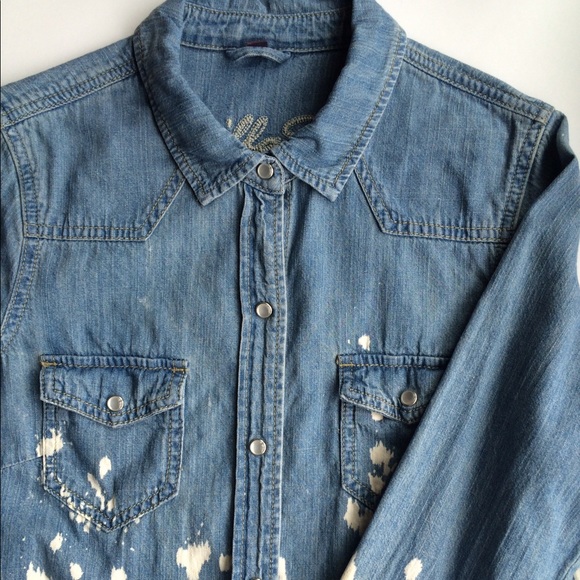 Vanilla Star Tops - ✨PRICE DROP✨ Vanilla Star snap front denim shirt