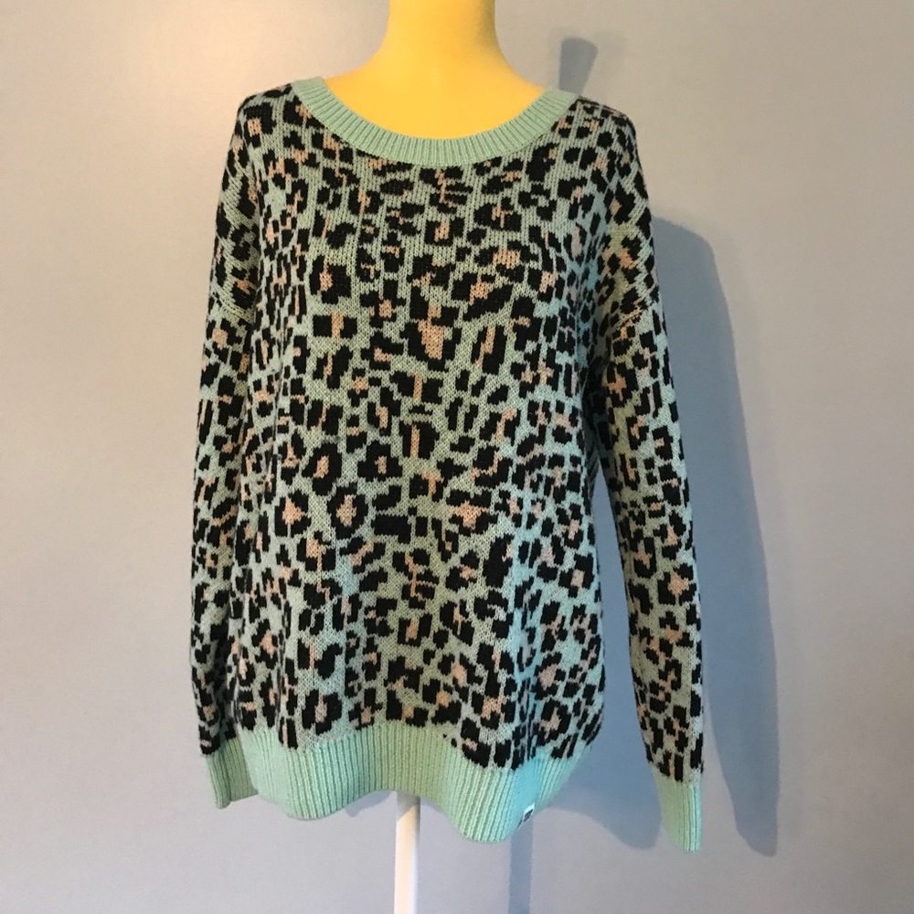VS Pink leopard print sweater size :XS