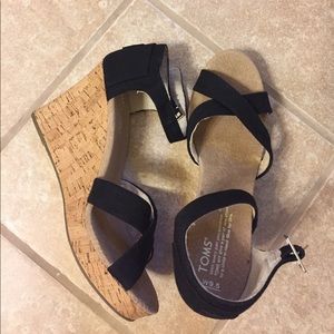 Toms black strappy wedges