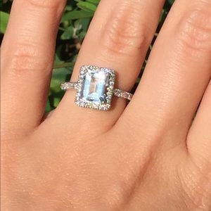Gorgeous Light Aqua Marine Ring w/ Diamonds 💎