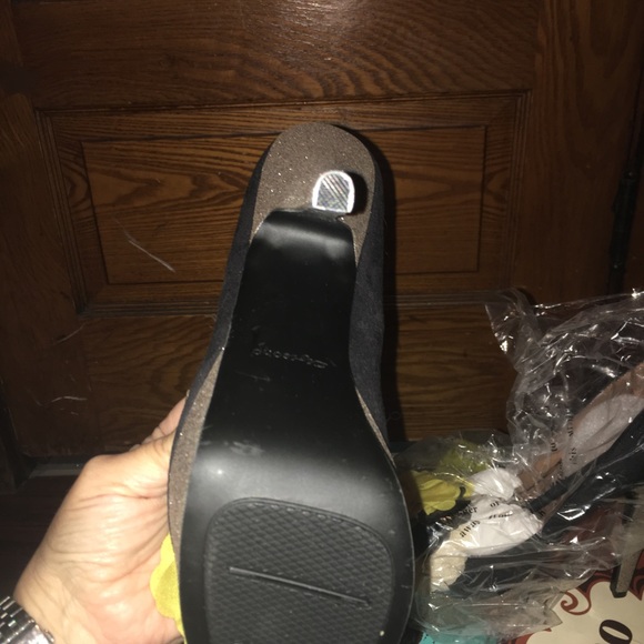 Zigi Soho.  Black and Gold glitter heels - Picture 3 of 5