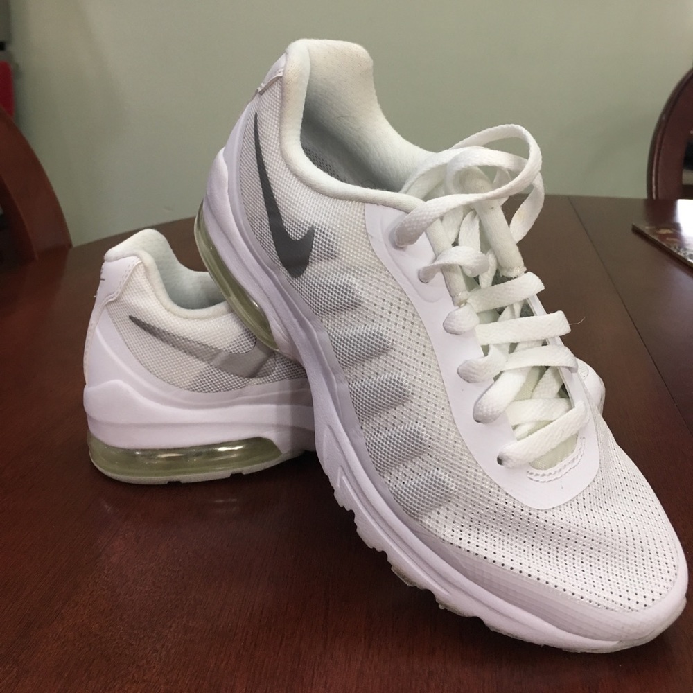 Women Nike air max invigor