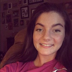 Meet your Posher, Brenna