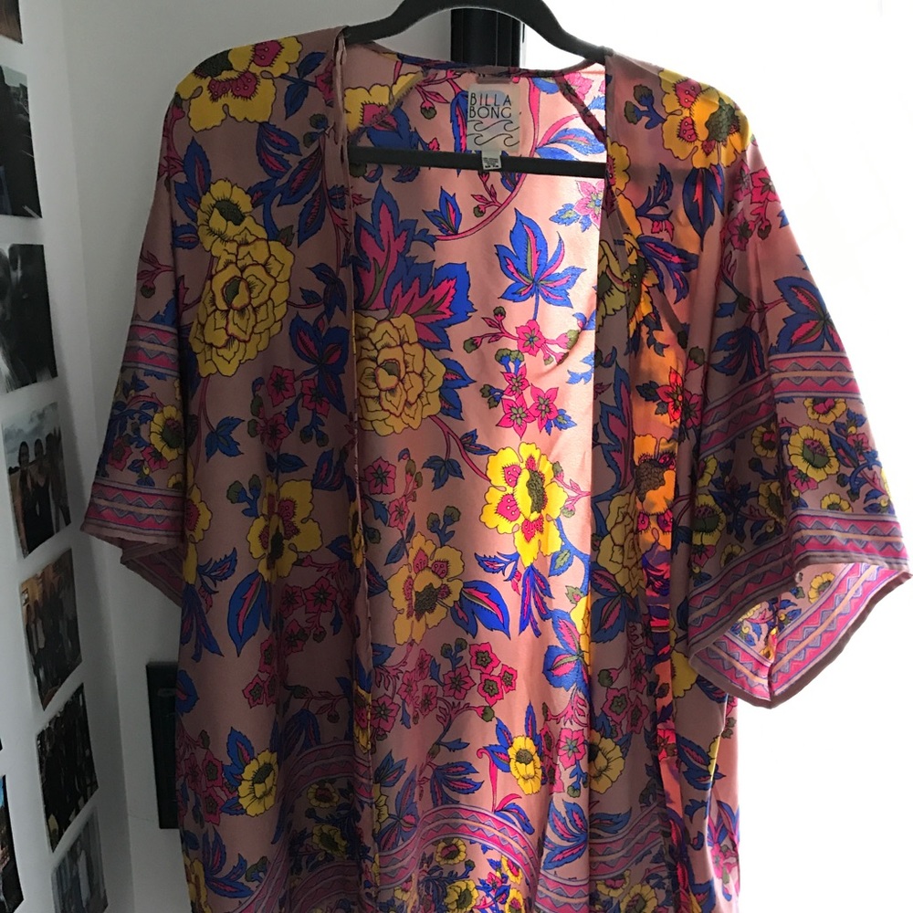 Billabong floral kimono