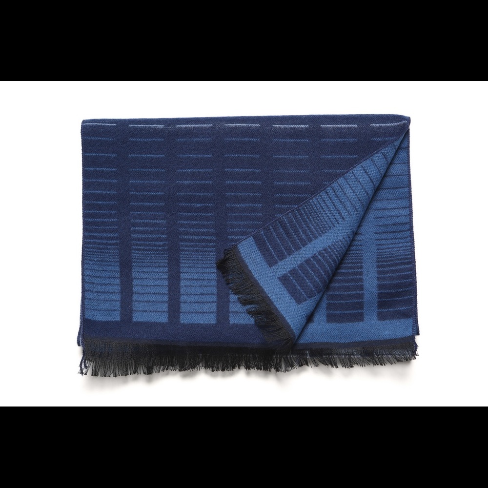 Men's Scarf - Picture 2 of 4